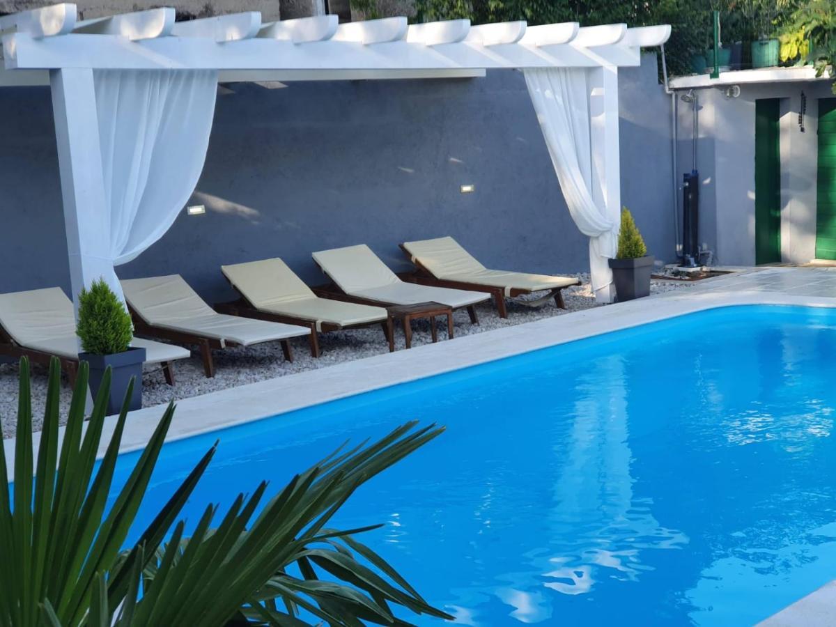 Holiday Home Zezevica - Heated Pool Sestanovac Exterior photo